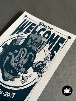 Tirage sérigraphié noir sur papier blanc, illustration singe absurde et texte You're welcome.