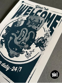 Tirage sérigraphié noir sur papier blanc, illustration singe absurde et texte You're welcome.